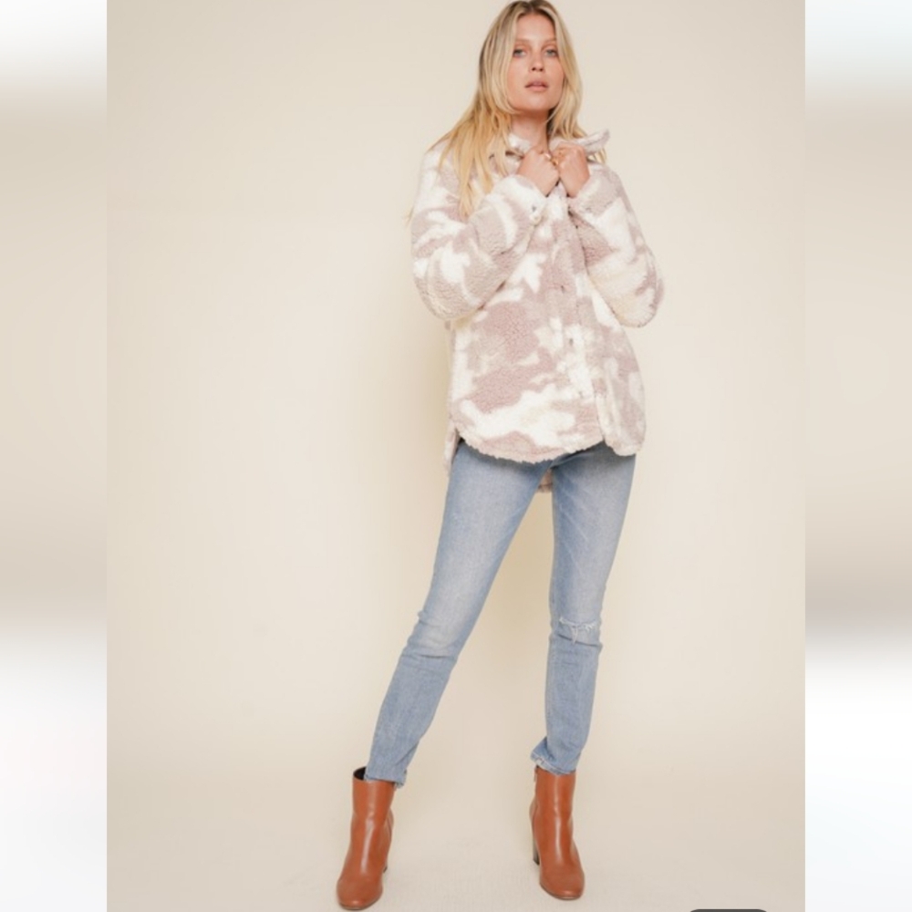 Sherpa Shacket in Mauve and cream - Picture 3 of 7